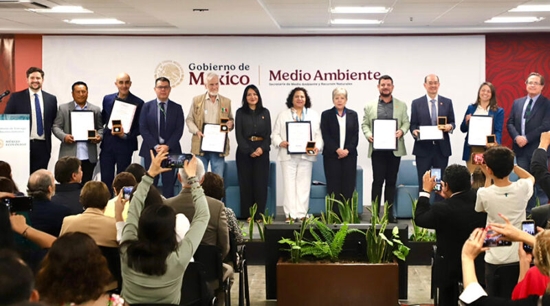 RECIBE UPTX PREMIO AL MÉRITO ECOLÓGICO